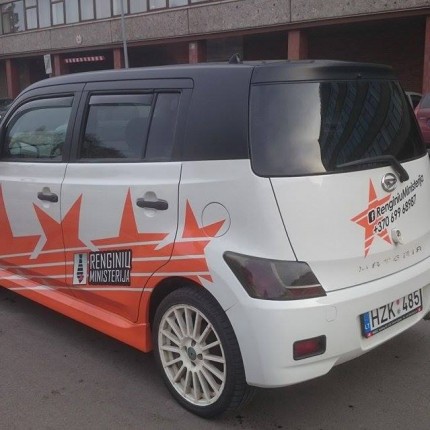 lipdukų ploteriavimas ir klijavimas